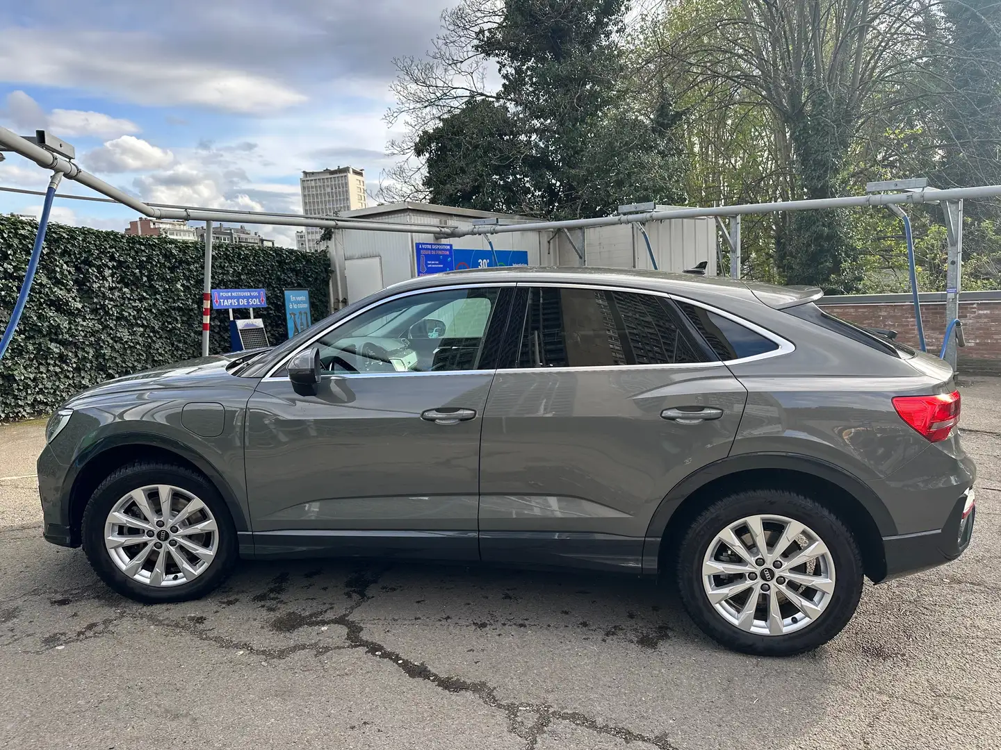 Audi Q3 Sportback e-tron Gris - 1