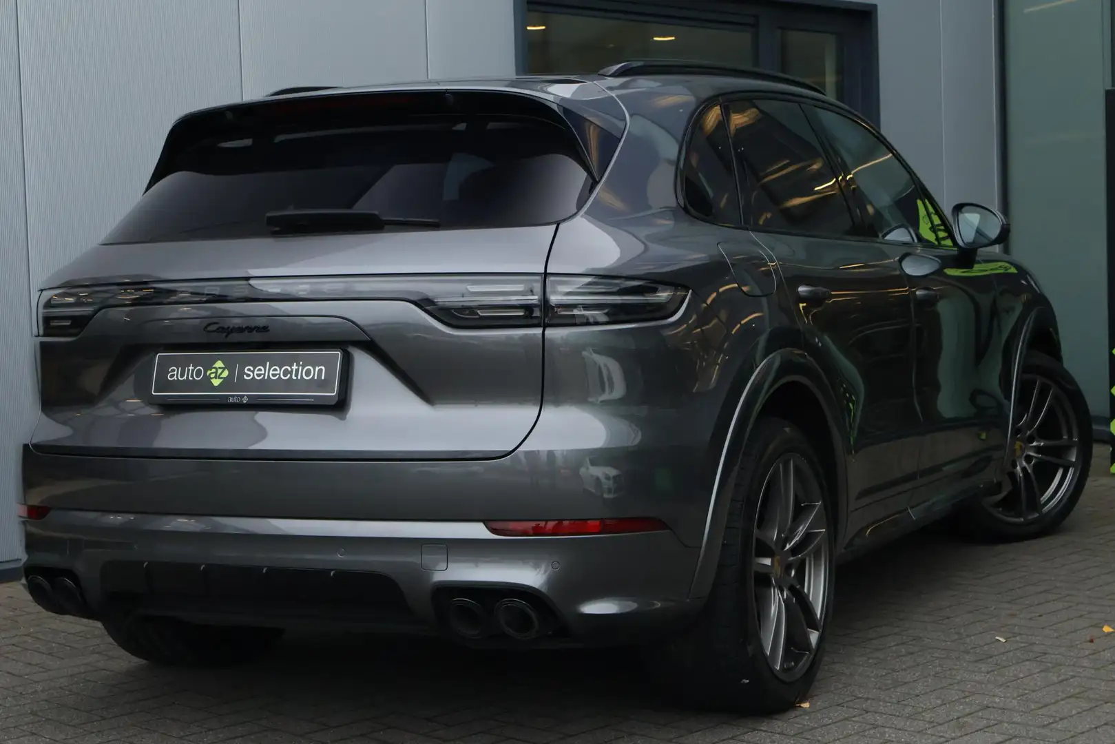 Porsche Cayenne 3.0 E-Hybrid / Luchtvering / BOSE / Panorama Gris - 2