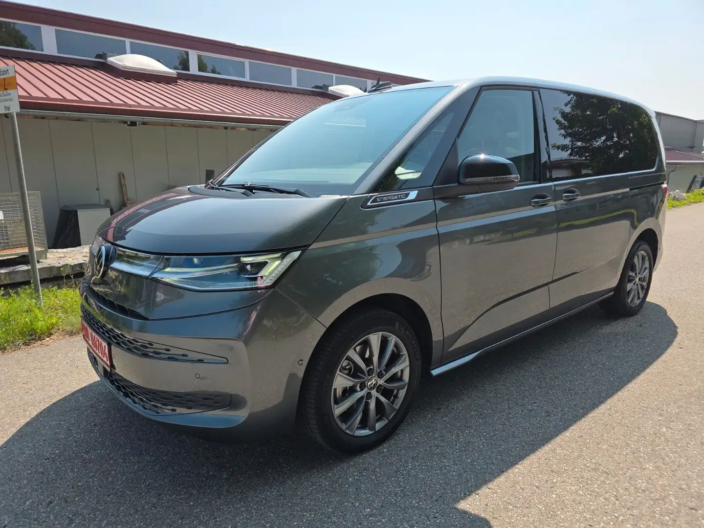 Volkswagen T7 Multivan Multivan T7 1.4 eHybrid Plug-In ENERGETIC Grau - 1