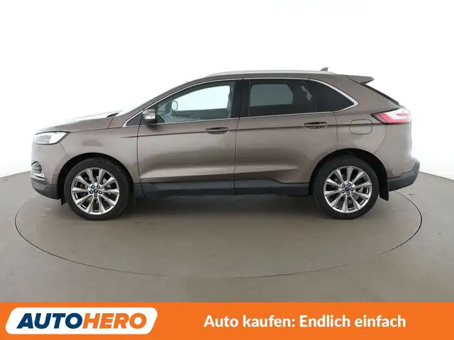 Ford Edge view 3