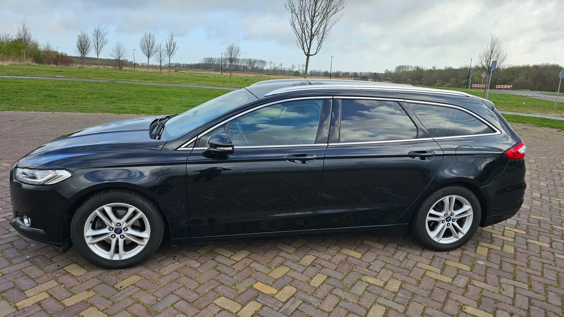Ford Mondeo Mondeo 1.5 Zwart - 2