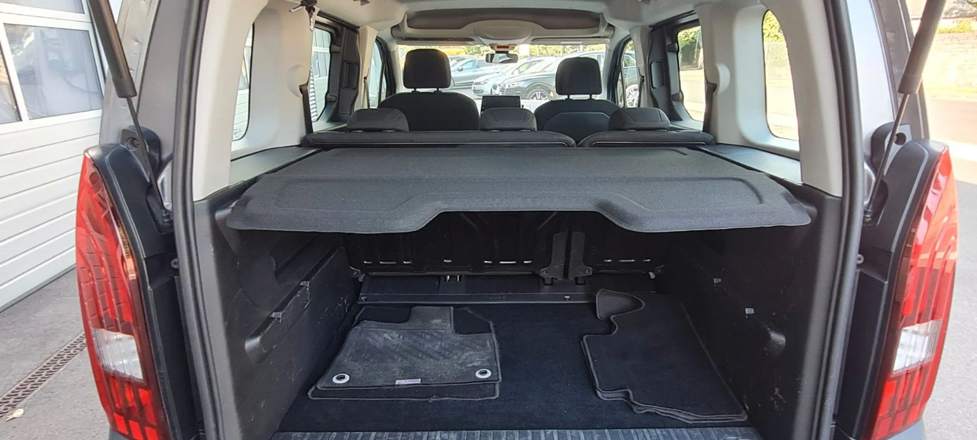 Peugeot Rifter BlueHDi 130 Allure L2 5-Sitzer — photo 11
