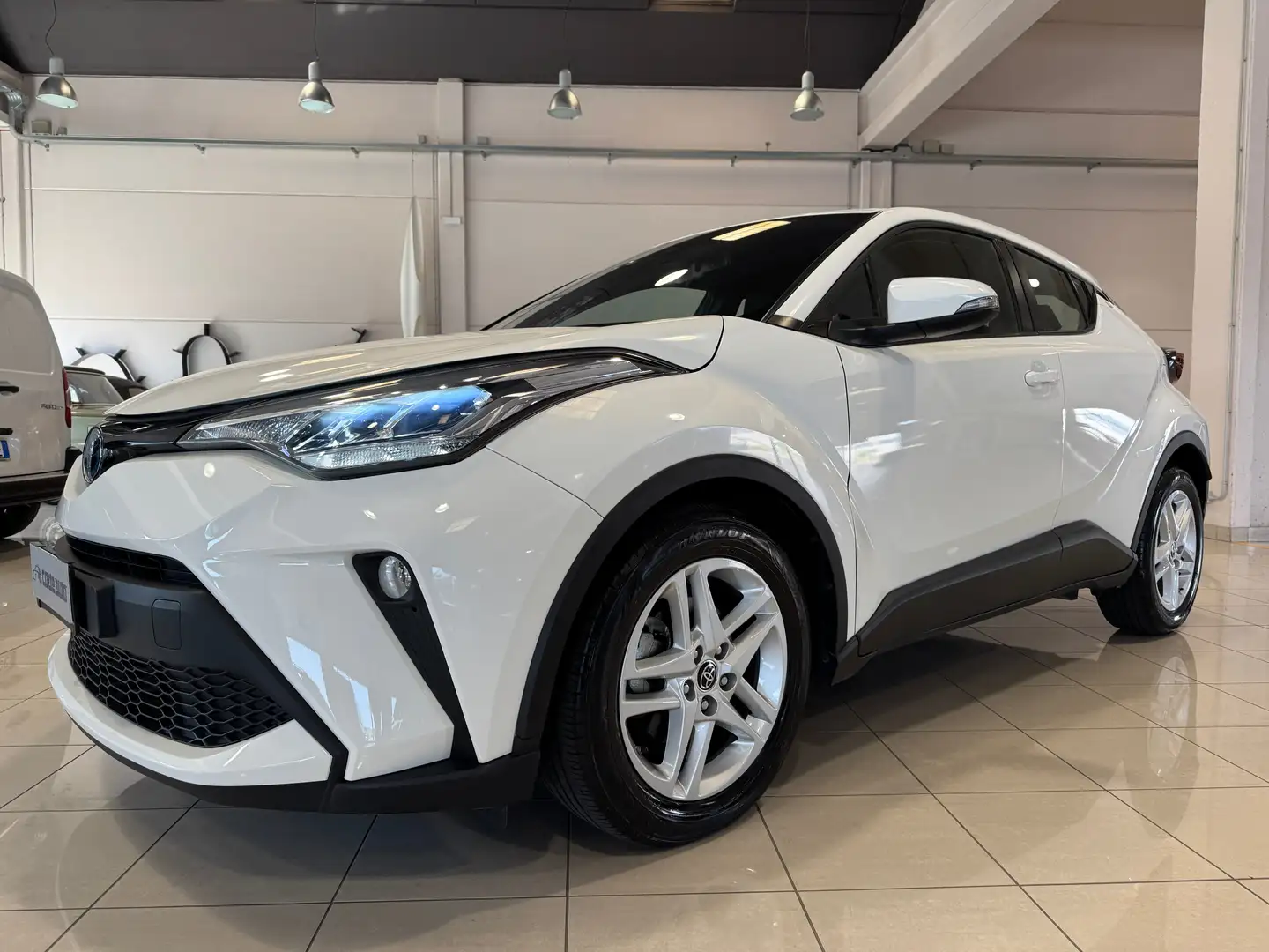 Toyota C-HR 1.8 Hybrid E-CVT Business NAVI FULL LED CAMERA Blanc - 1