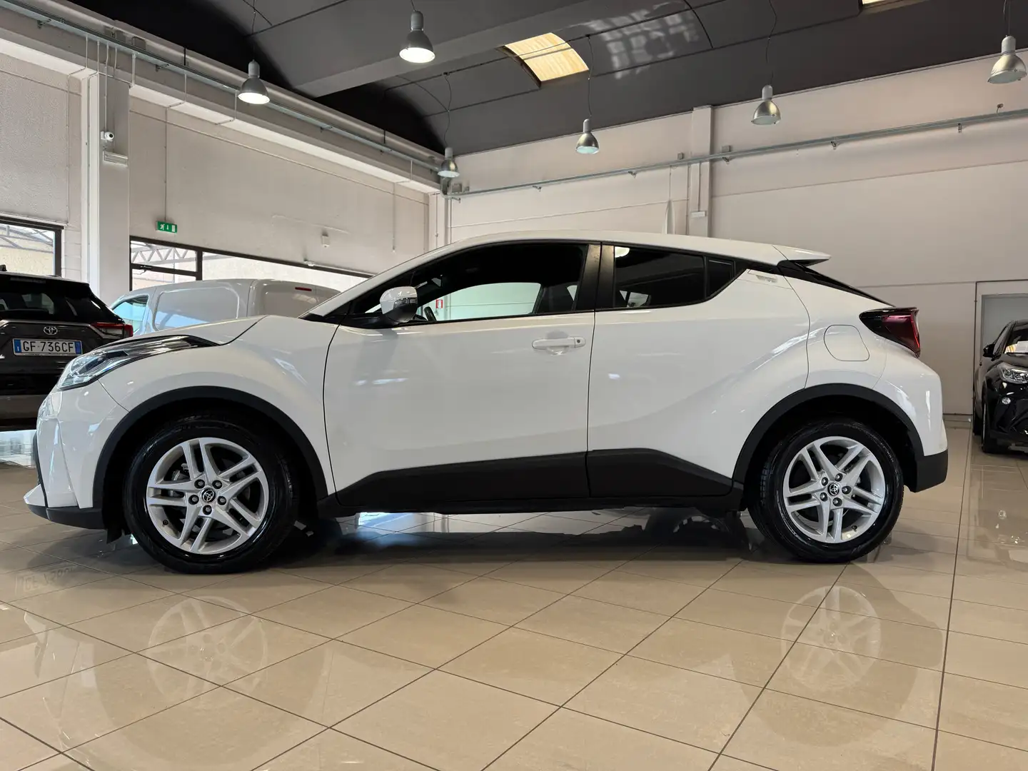 Toyota C-HR 1.8 Hybrid E-CVT Business NAVI FULL LED CAMERA Blanc - 2