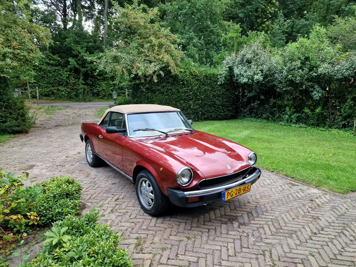 Fiat 124 Spider DS2 Pininfarina Spider Europa Rood - 1