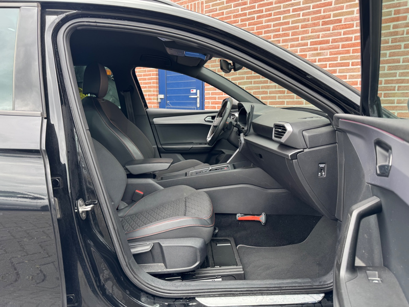 SEAT Leon Sportstourer 1.5 eTSI DSG | FR Business Intense | — photo 5