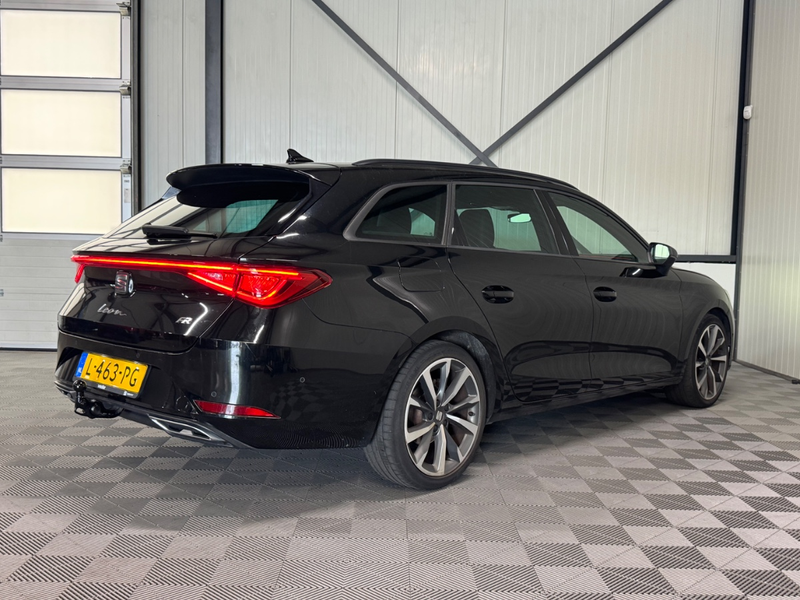 SEAT Leon Sportstourer 1.5 eTSI DSG | FR Business Intense | — photo 2