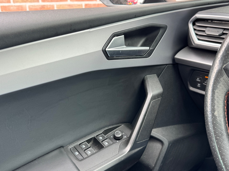 SEAT Leon Sportstourer 1.5 eTSI DSG | FR Business Intense | — photo 24