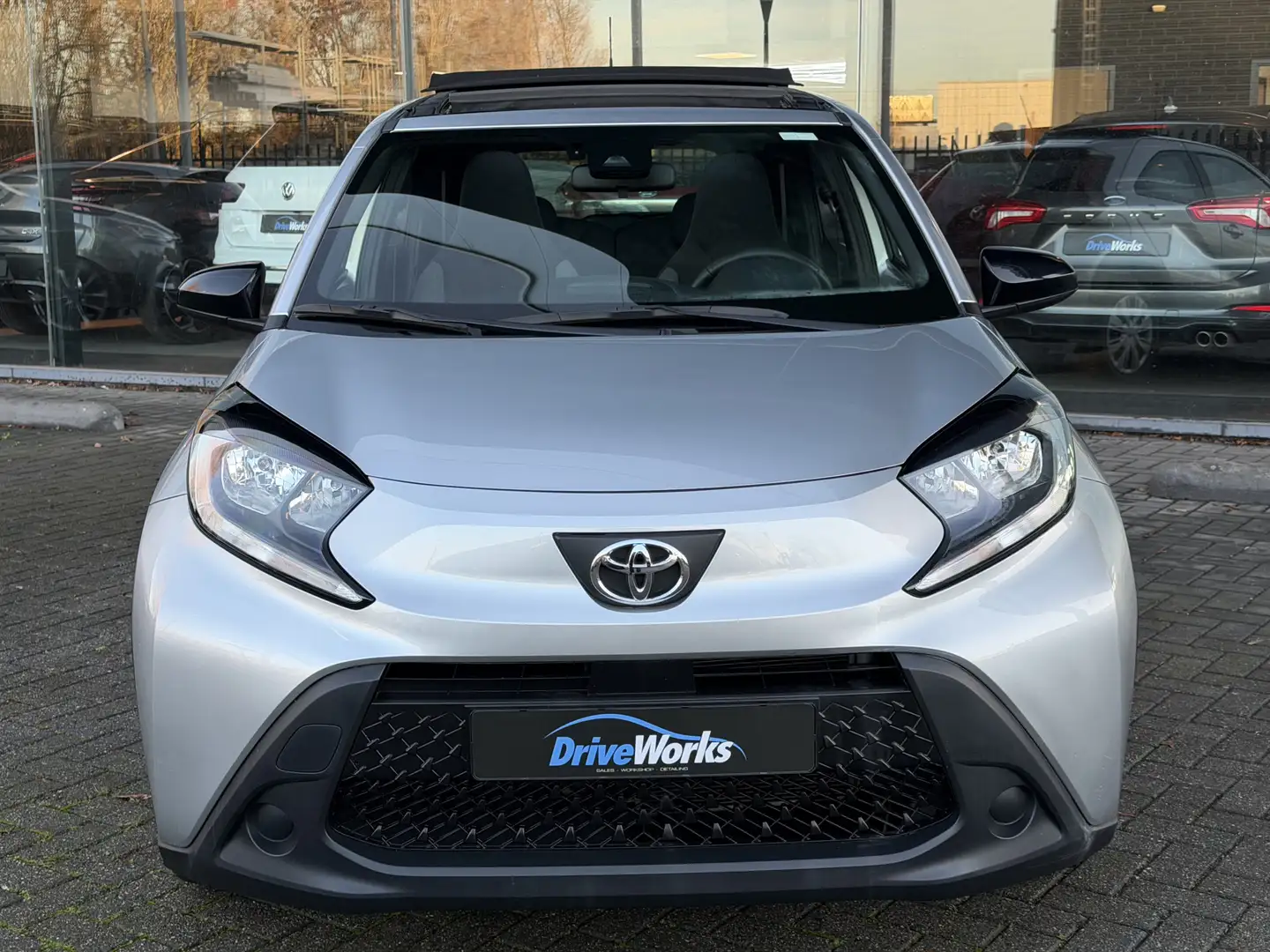 Toyota Aygo X 1.0 VVT-i MT PLAY | Camera | Key-less | Carplay | Silber - 2