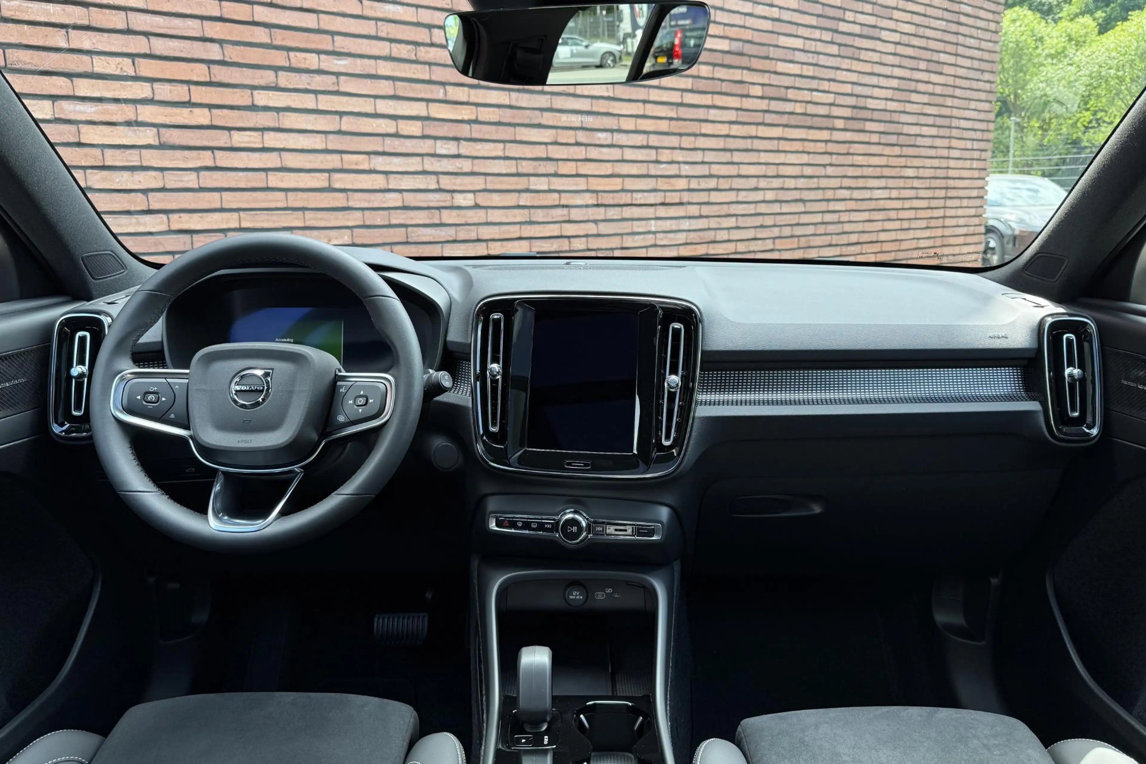 Volvo EX40 Single Motor Ext. Range Ultra Bl. Ed. Eur.| 82 kWh — photo 4