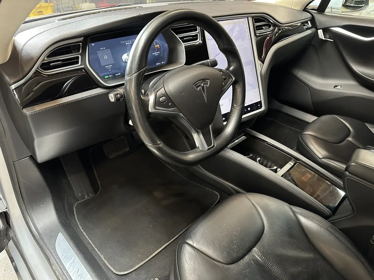 Tesla Model S снимка Tesla Model S