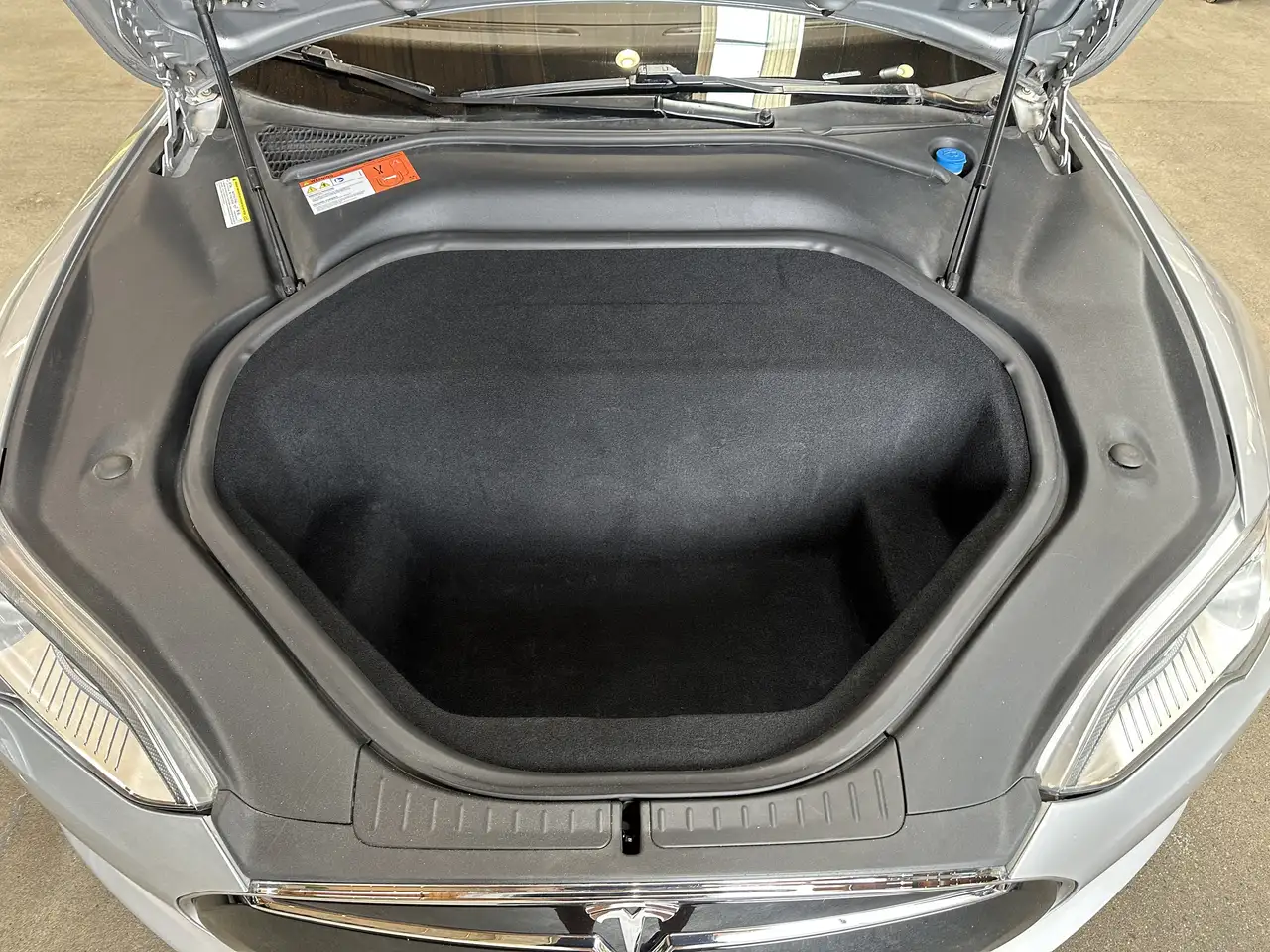 Tesla Model S снимка Tesla Model S