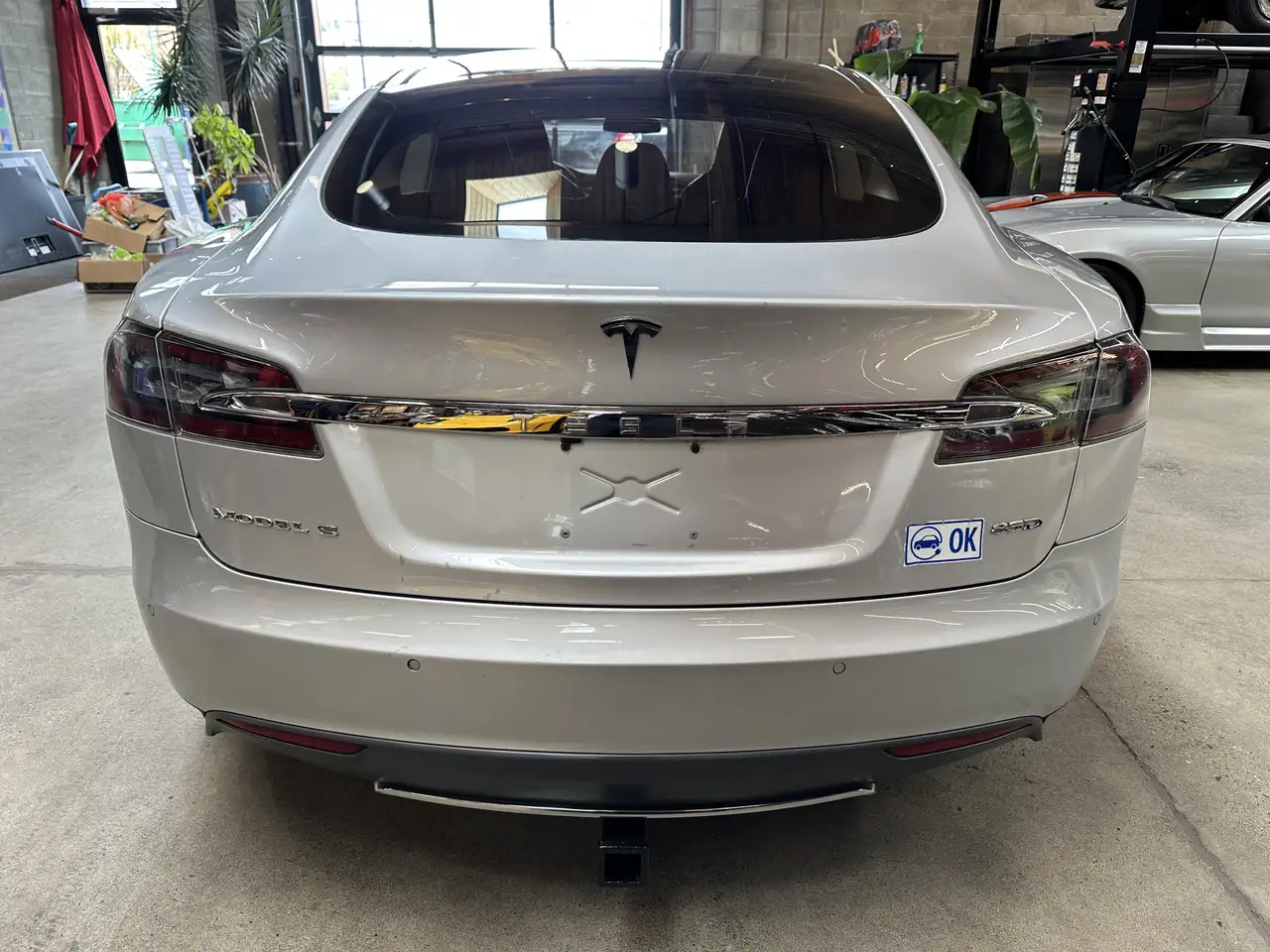Tesla Model S снимка Tesla Model S