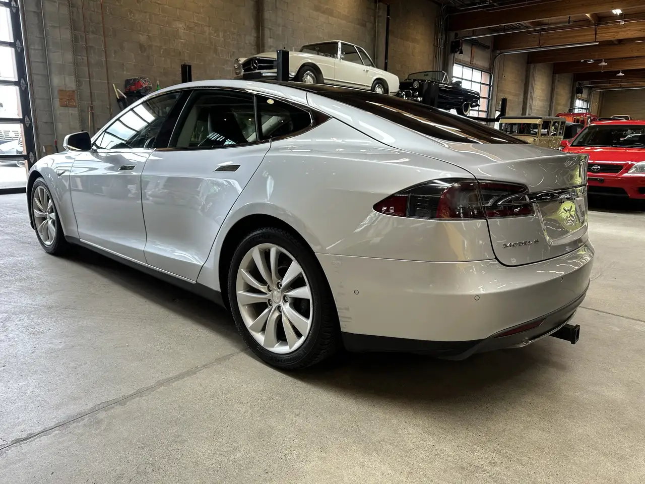 Tesla Model S снимка Tesla Model S