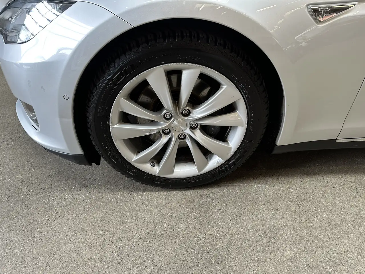 Tesla Model S снимка Tesla Model S
