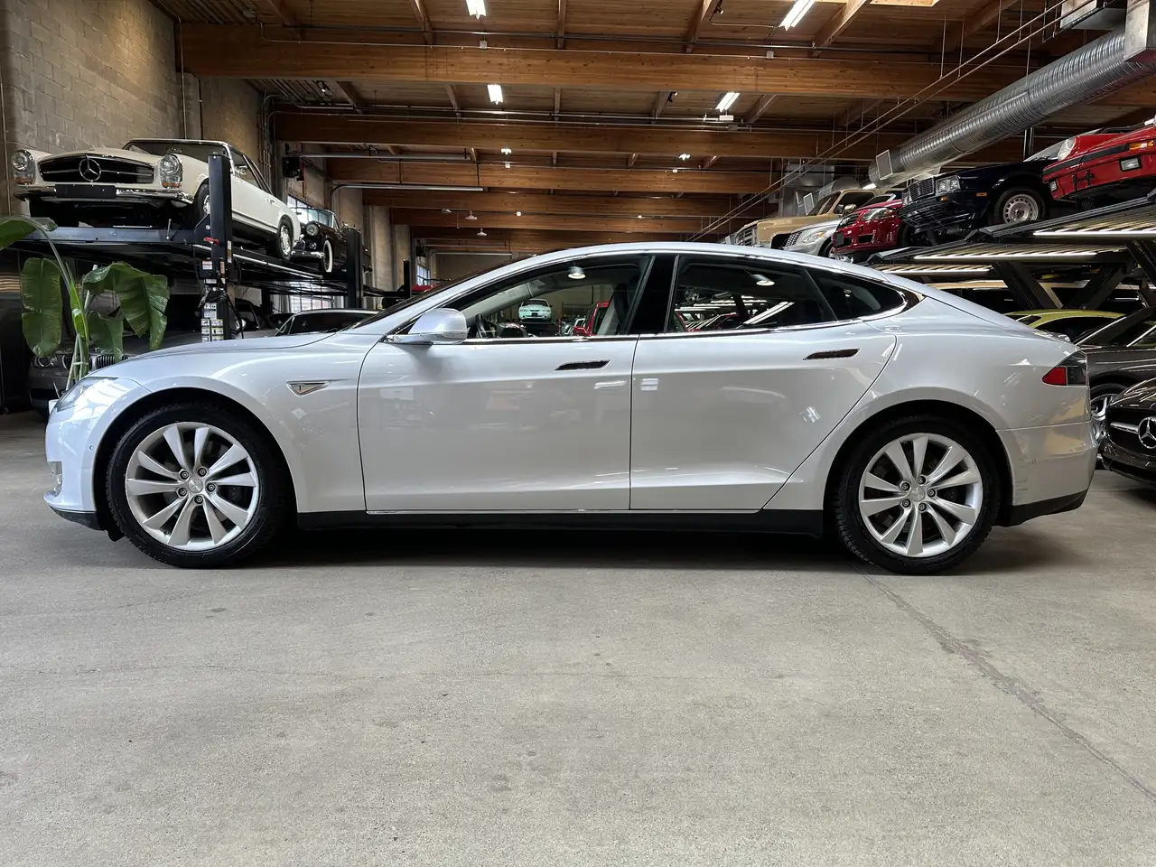 Tesla Model S снимка Tesla Model S