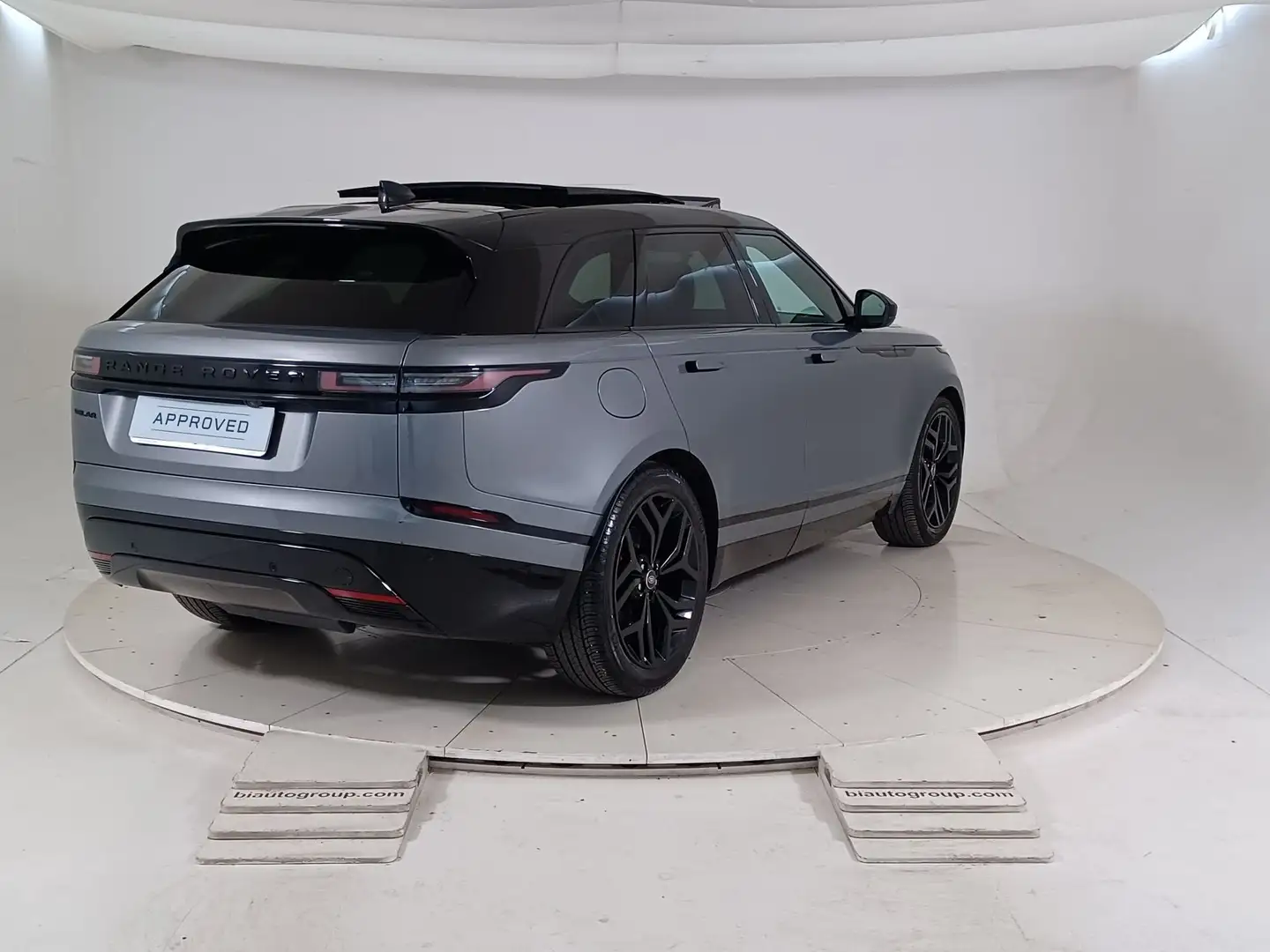 Land Rover Range Rover Velar RR Velar 2.0D I4 204CV 4WD Auto R-DYNAMIC SE Grigio - 2