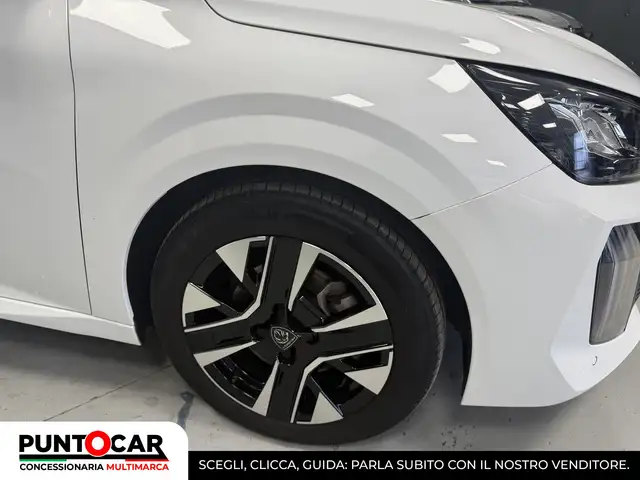 Peugeot 208 view 4