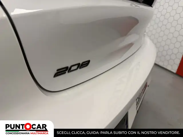 Peugeot 208 view 8
