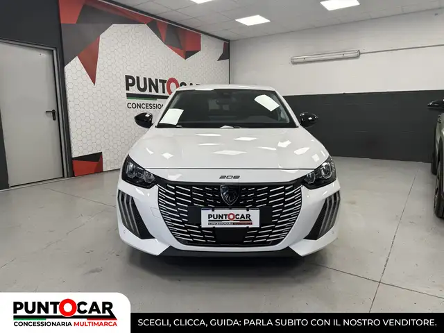 Peugeot 208 view 2