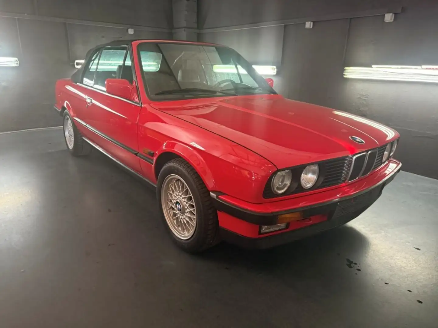 BMW 320 320i E30 Rot - 1
