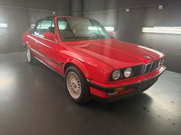320i E30