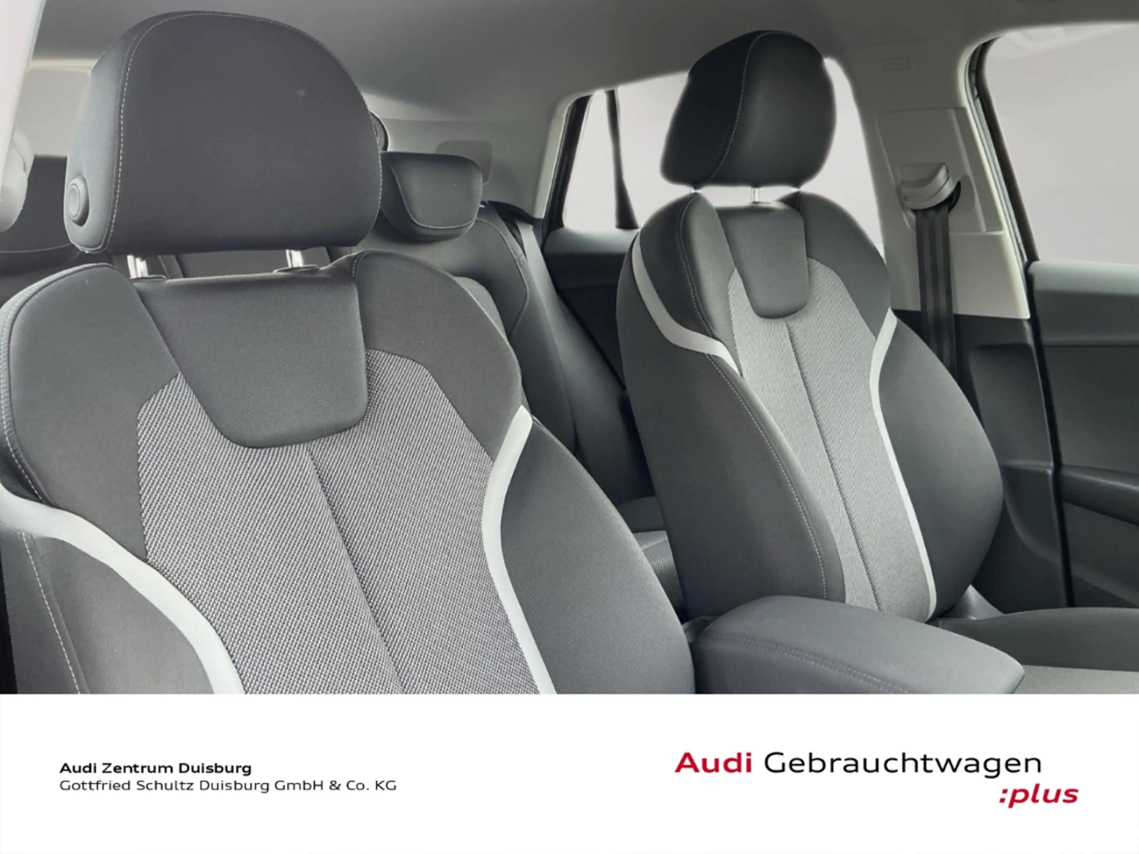 Audi Q2 35 TFSI S line — photo 8