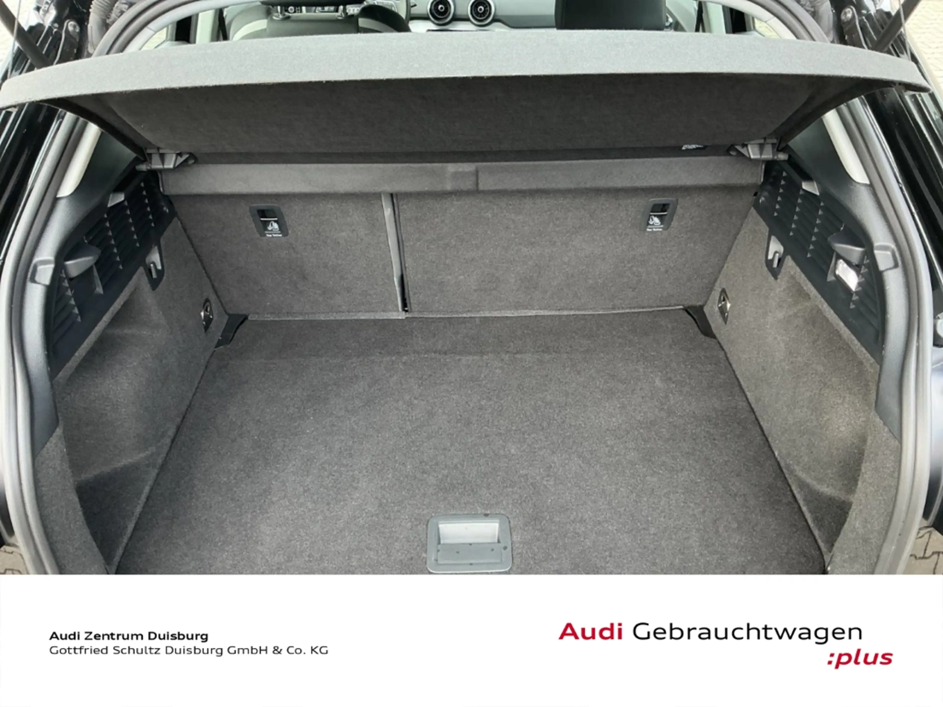 Audi Q2 35 TFSI S line — photo 9