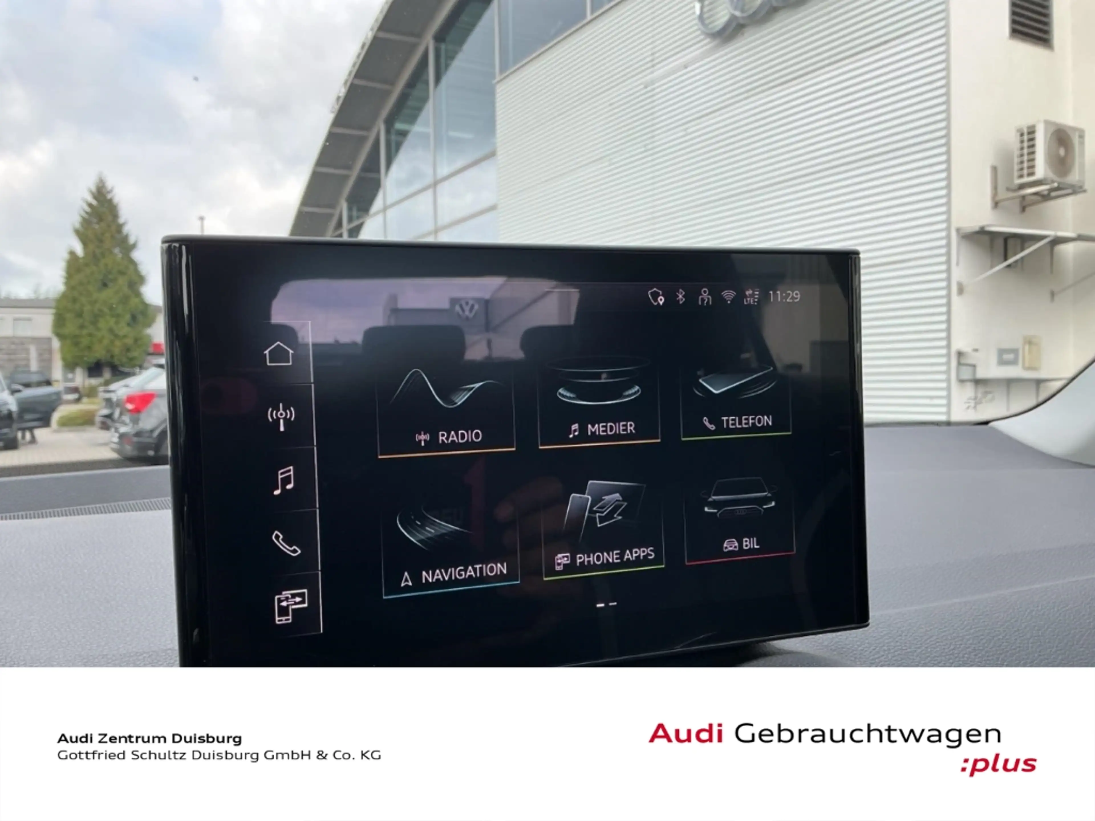 Audi Q2 35 TFSI S line — photo 13