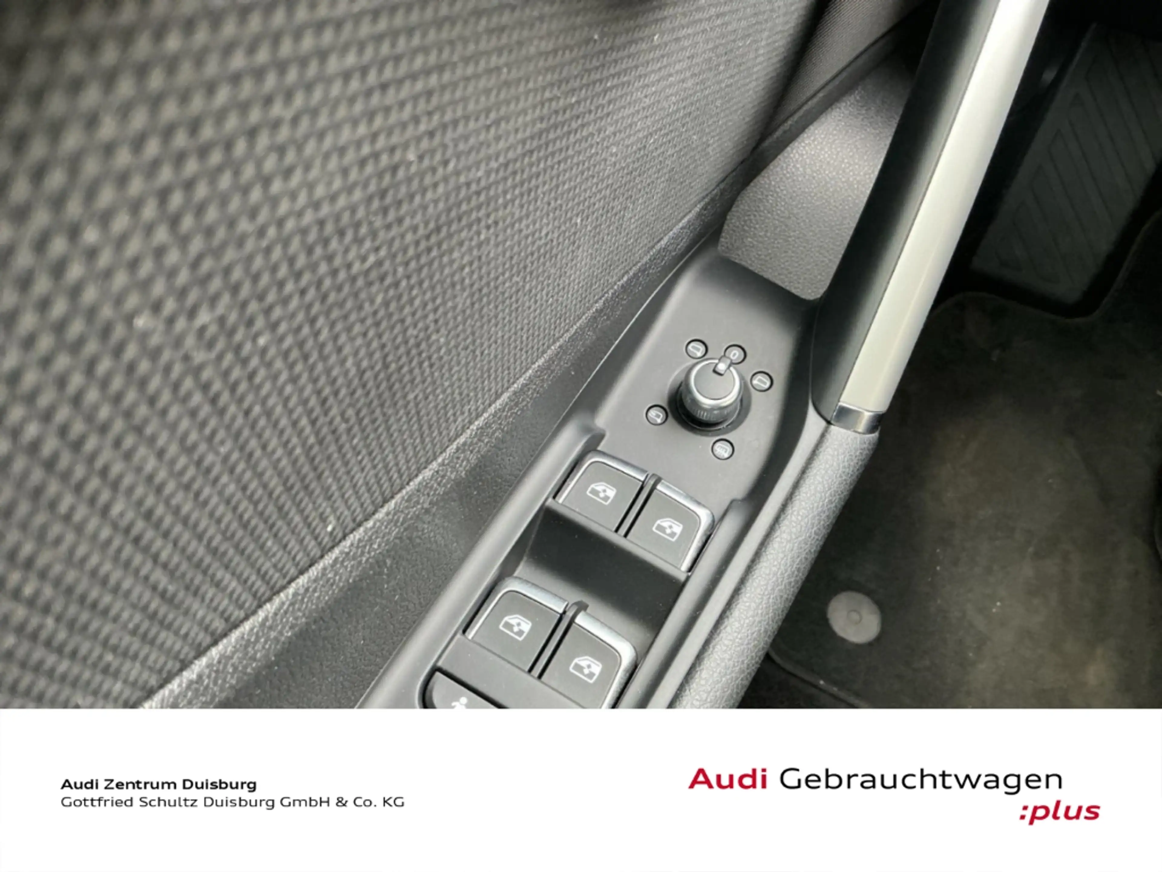 Audi Q2 35 TFSI S line — photo 12