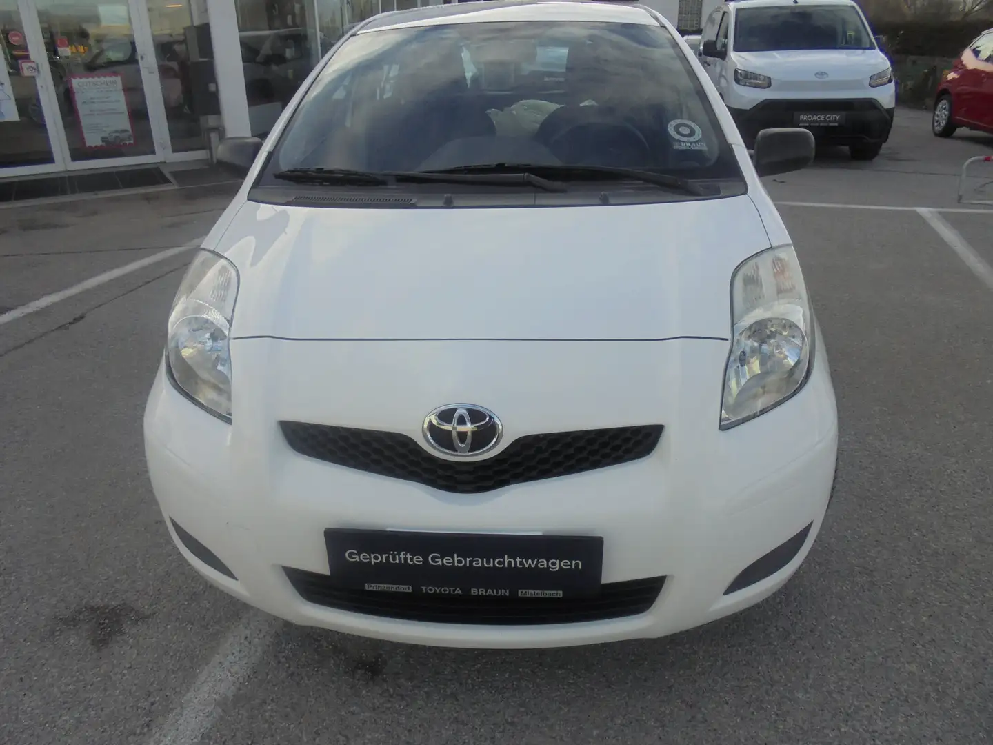 Toyota Yaris Young Weiß - 2
