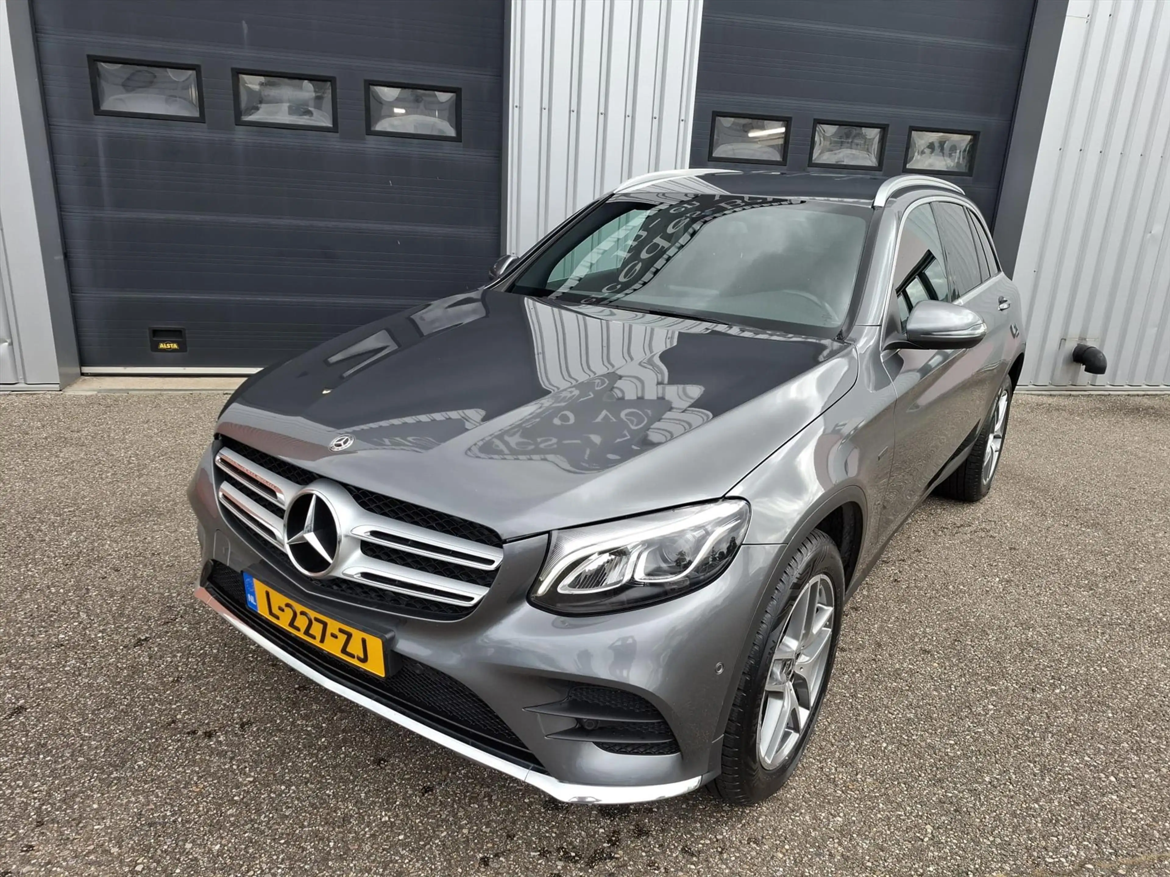 Mercedes-Benz GLC 350 e Plug-in Hybrid 327pk 4MATI — photo 3