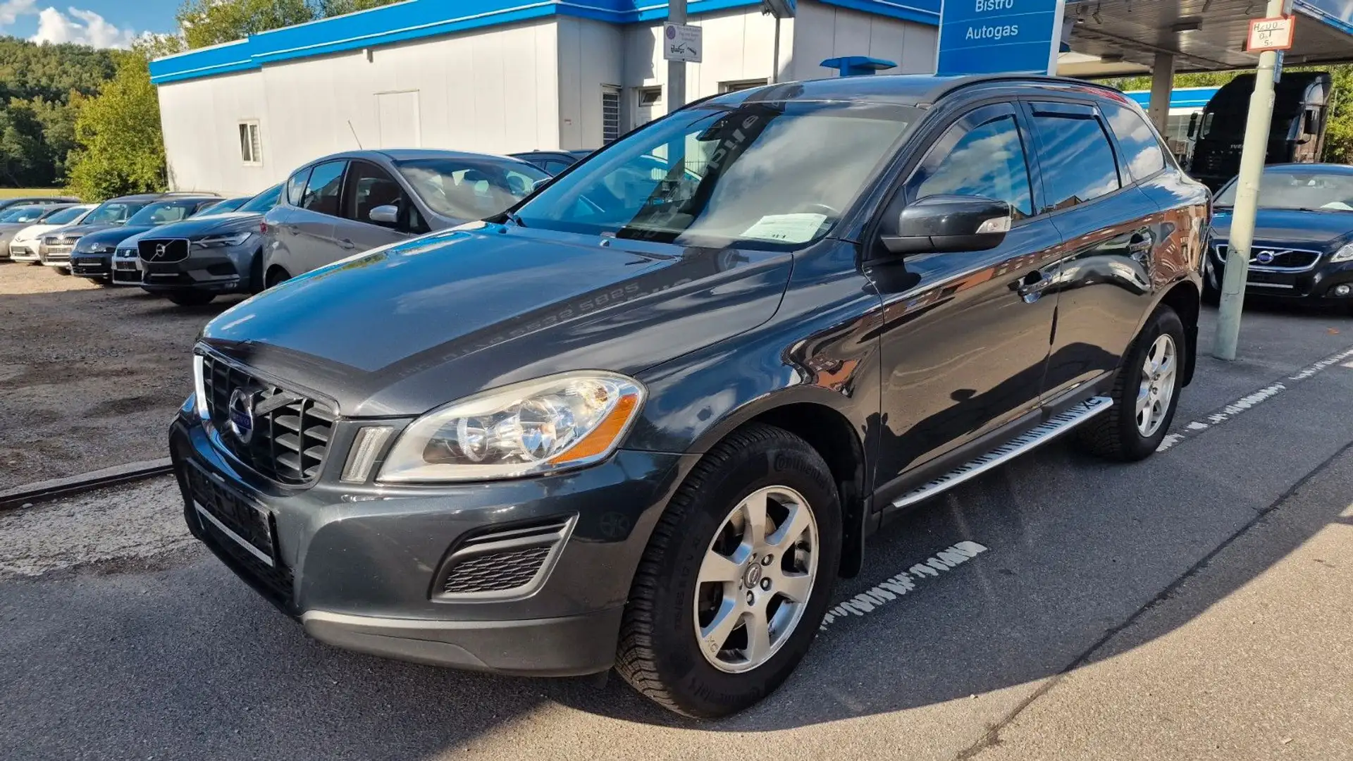 Volvo XC60 XC60 Kinetic 2WD-Automatik-Pdc-Navi-Xenon Grijs - 1