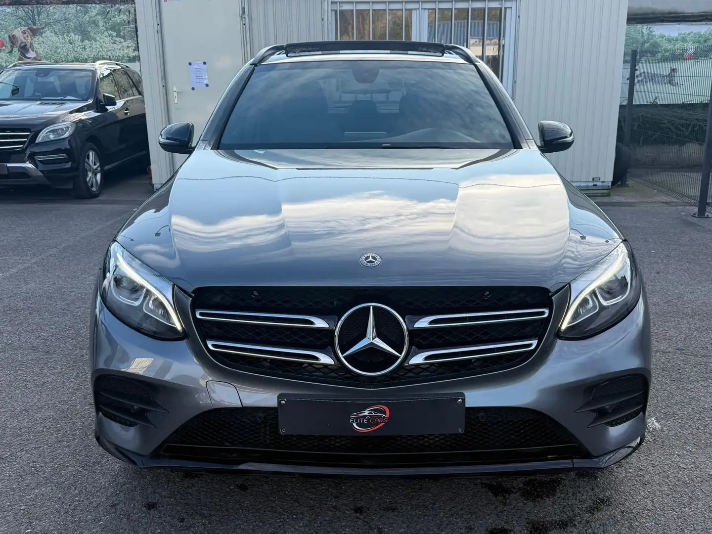 Mercedes-Benz GLC 250 d 4-Matic AMG / PANO / CUIR / GPS / EURO 6 Gris - 2
