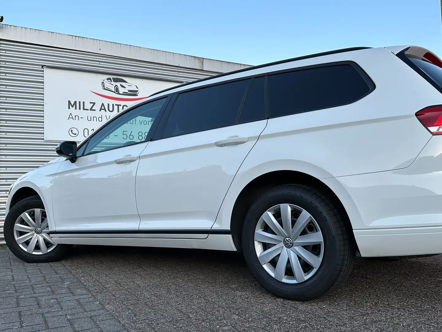 Volkswagen Passat Variant 2.0 TDI SCR DSG (BlueM. Tech) Comfortline Weiß - 2