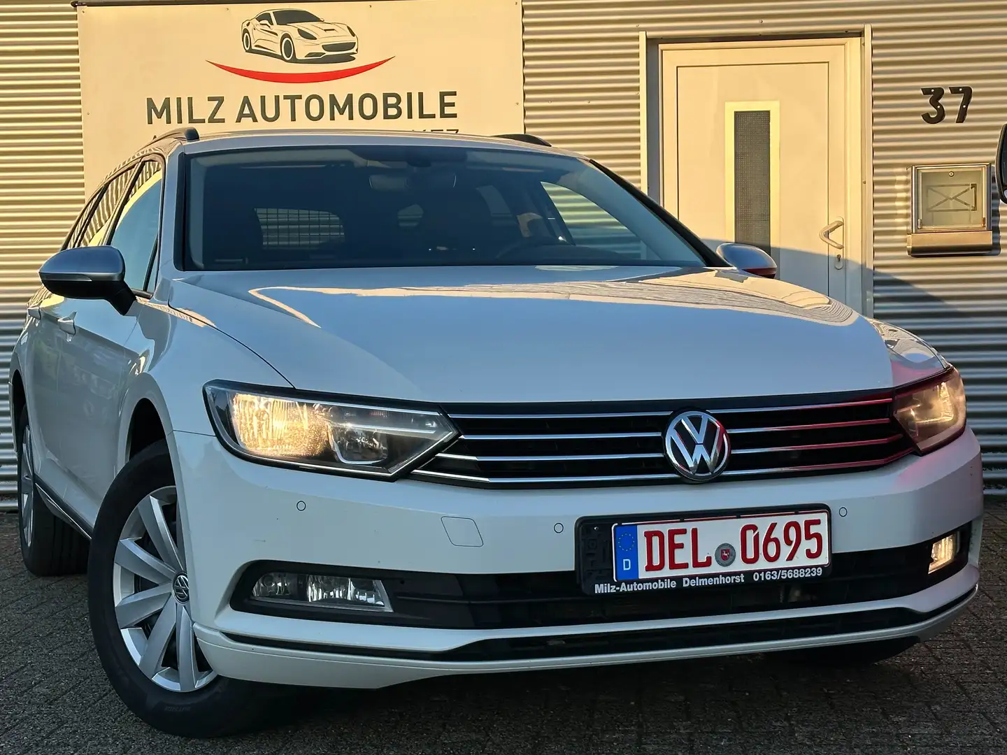 Volkswagen Passat Variant 2.0 TDI SCR DSG (BlueM. Tech) Comfortline Weiß - 1