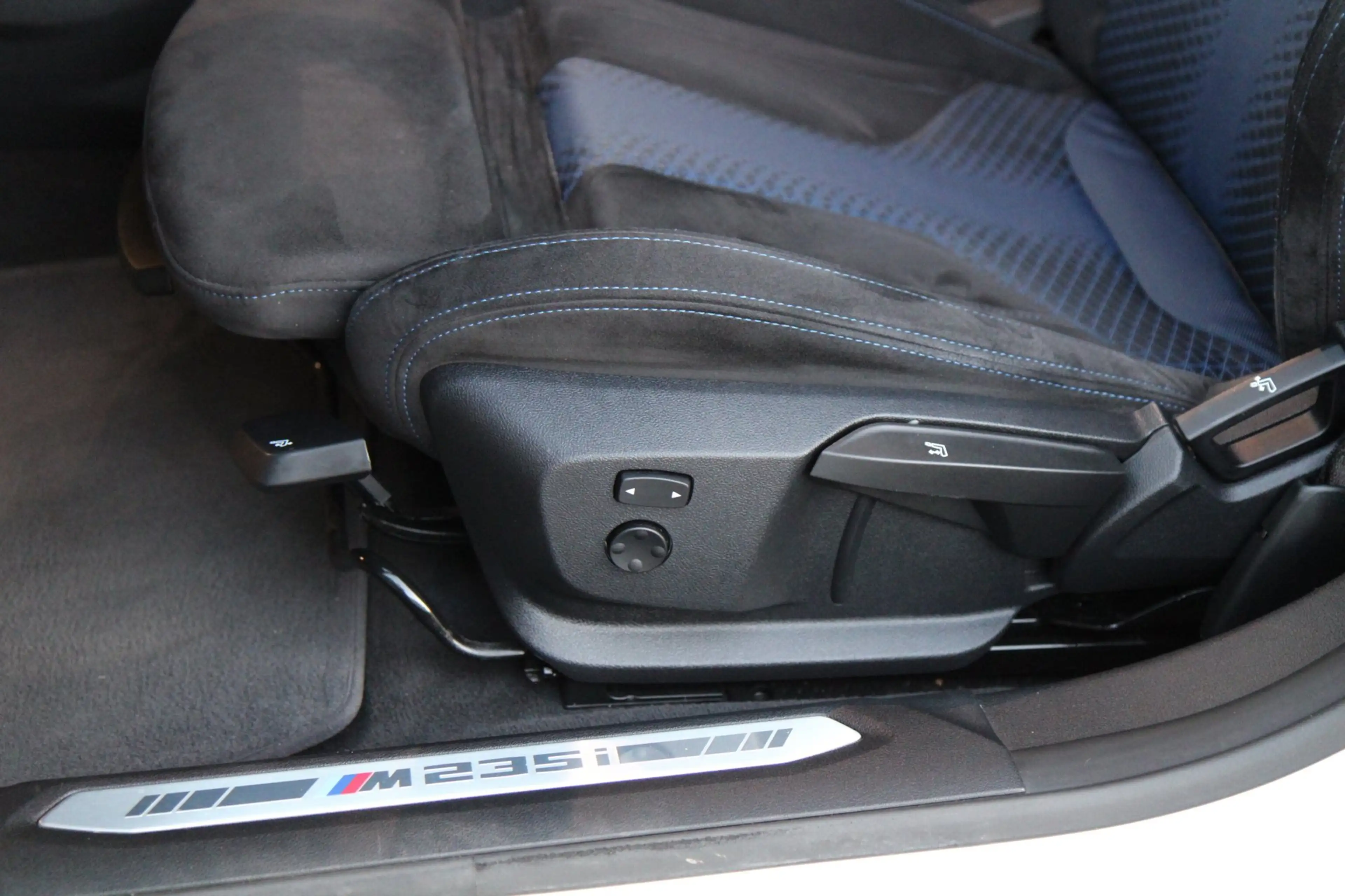 BMW 235 2-serie Gran Coupé M235i xDrive High Executive Car — photo 10
