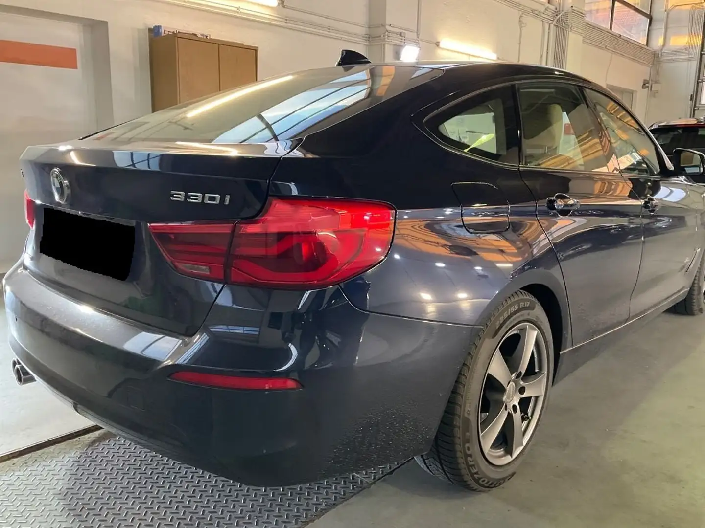 BMW 330 330i GT xDrive Advantage Negro - 2