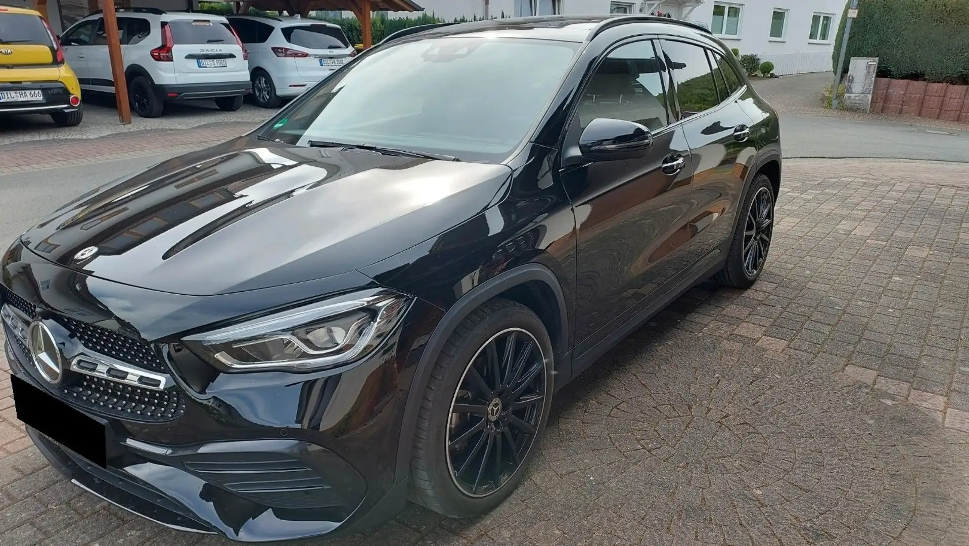 Mercedes-Benz GLA 250 4Matic 8G-DCT AMG Line Černá - 1