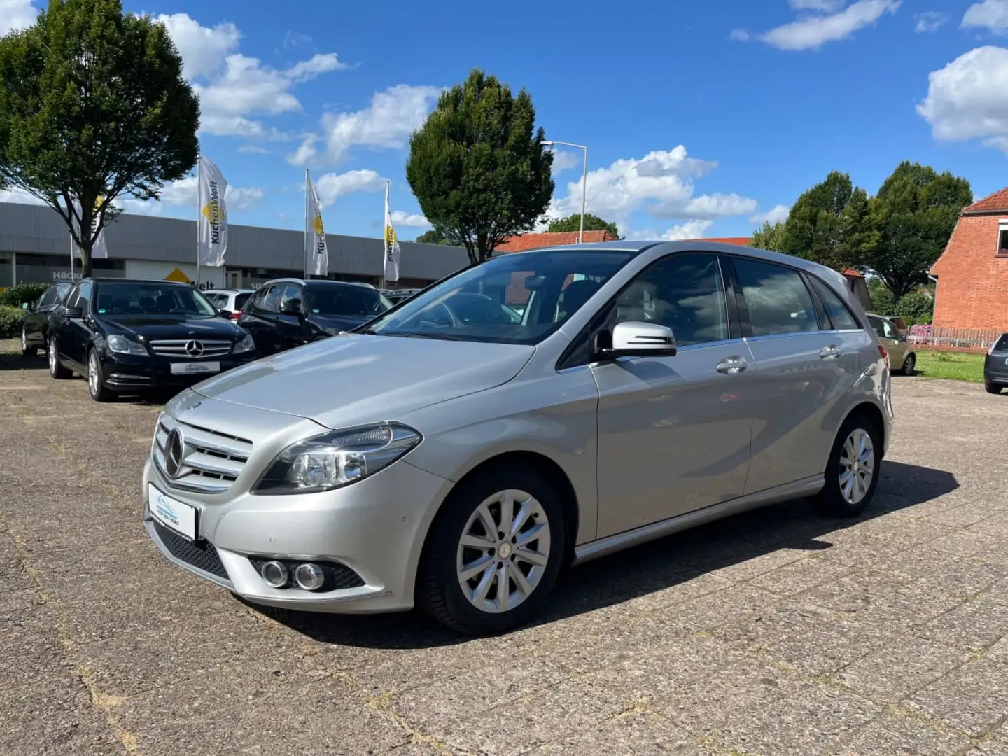 Mercedes-Benz B 180 CDI Diesel,AHK,Aluflegen,Navigation,SHZ Silber - 1