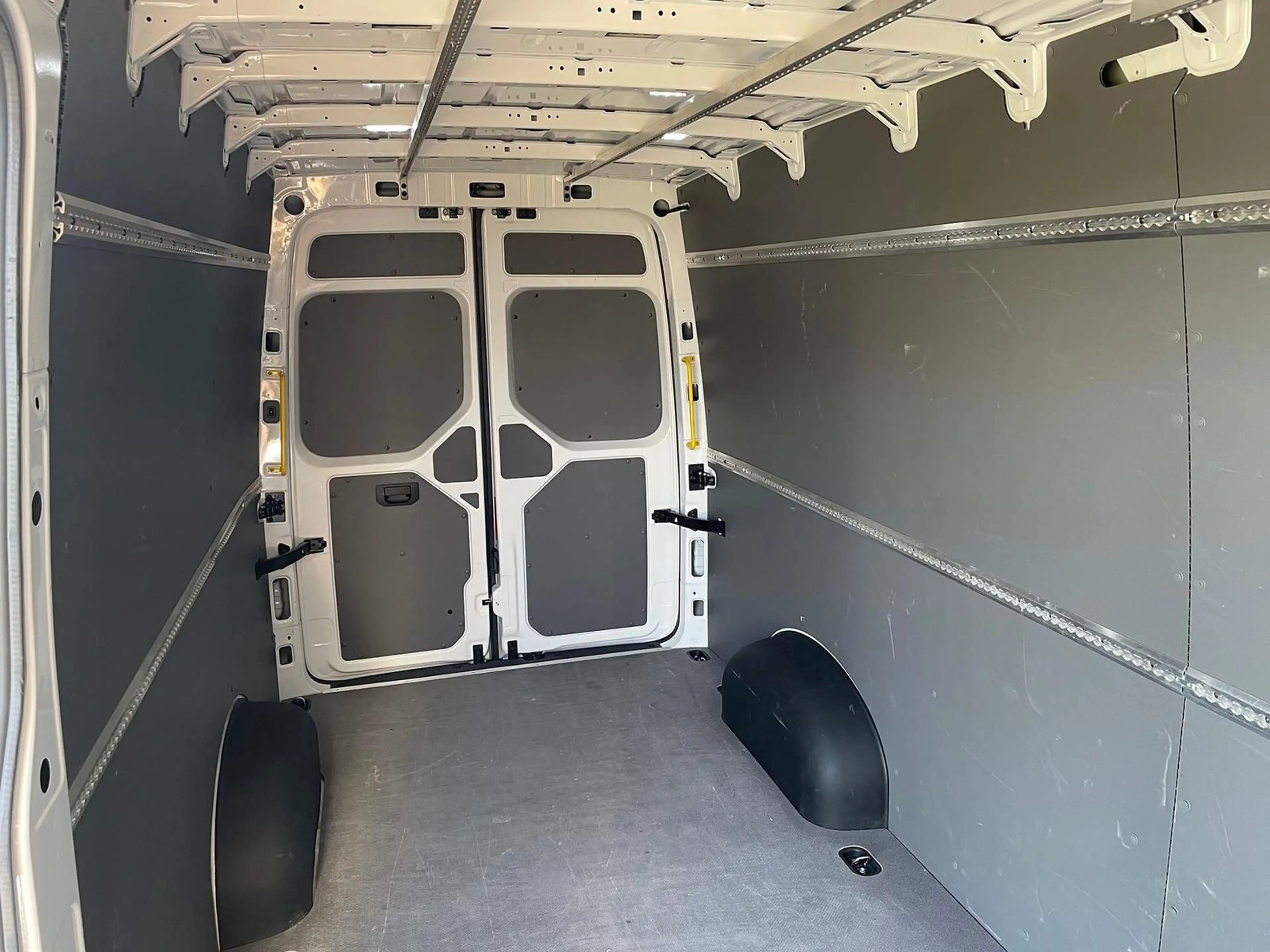 Volkswagen Crafter Kasten 35 L4H3 NAV AHK oh.Schäden 5J.Gar — photo 10