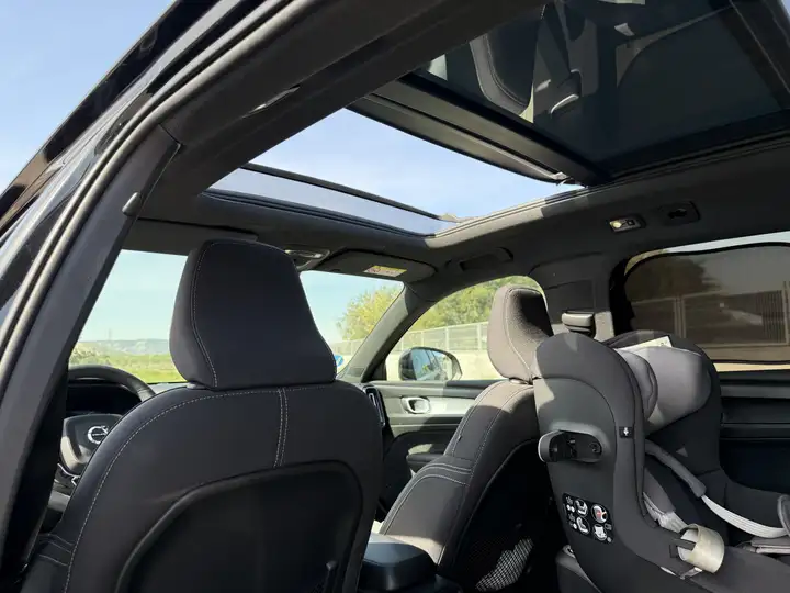 Volvo XC40 2023, foto 16