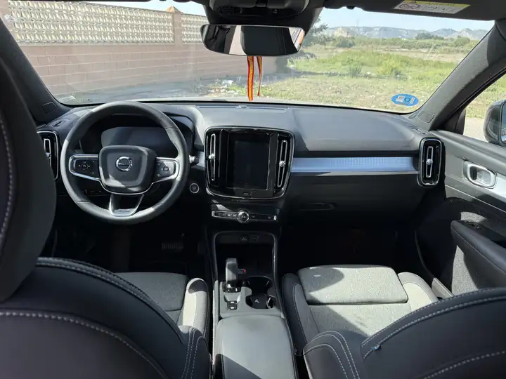 Volvo XC40 2023, foto 9