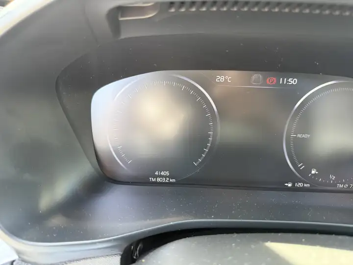 Volvo XC40 2023, foto 18