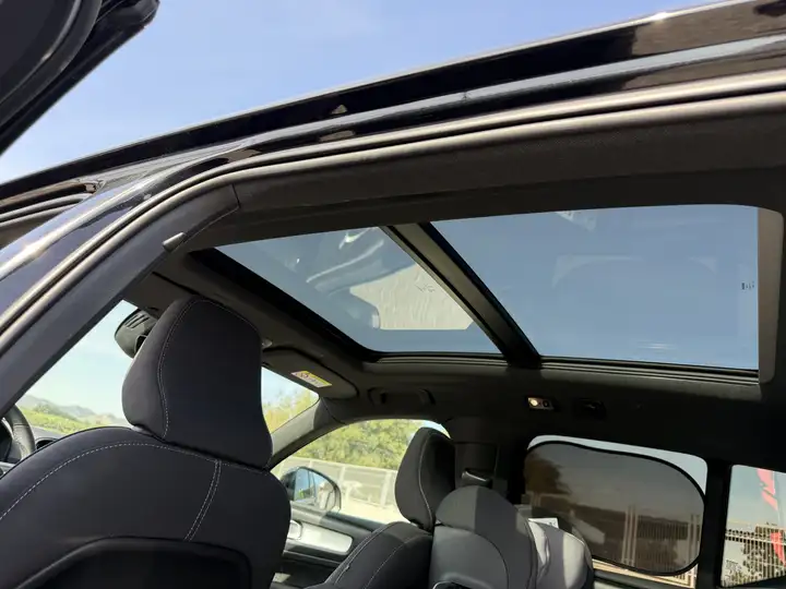 Volvo XC40 2023, foto 14