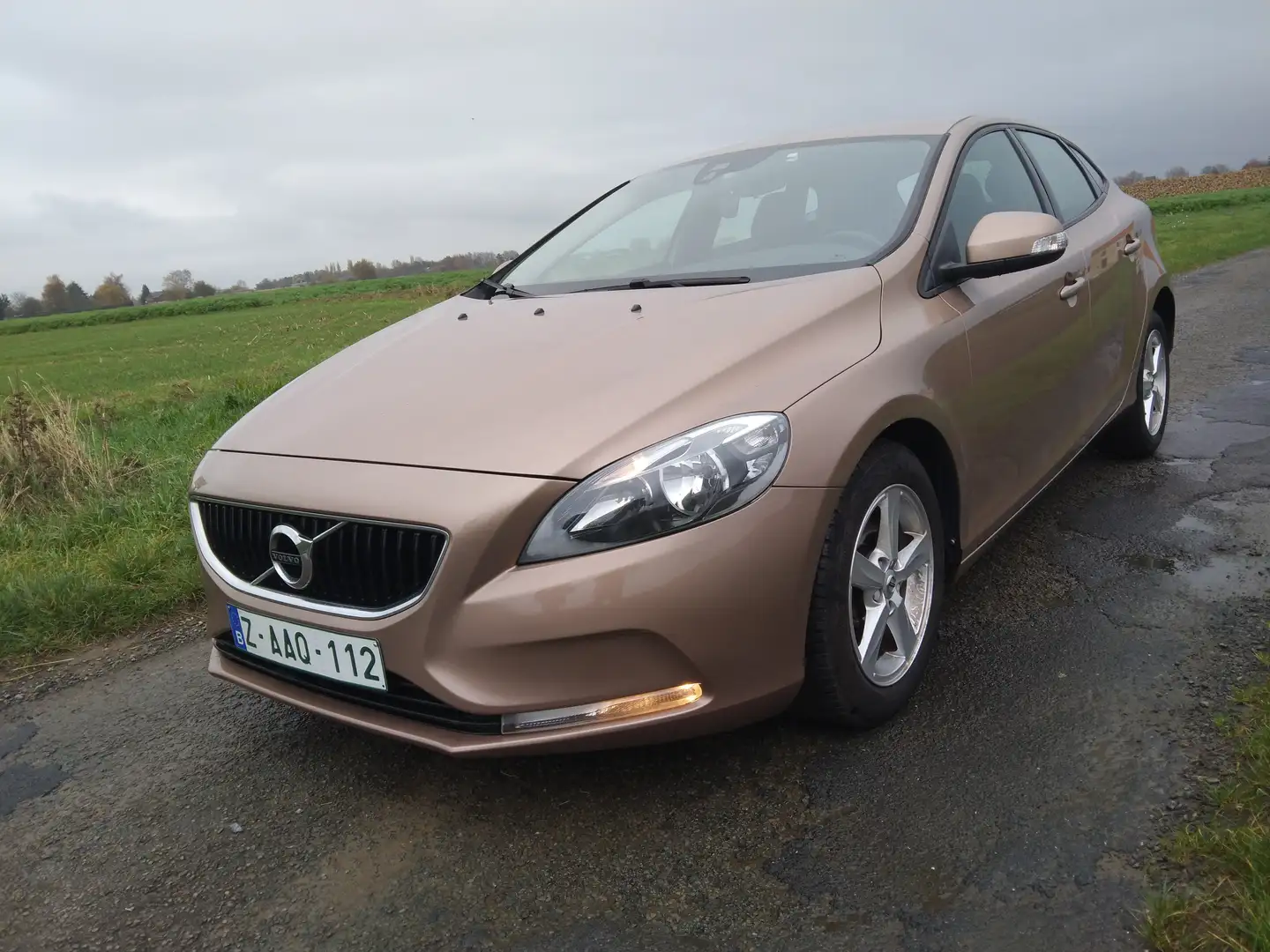 Volvo V40 V40 2.0 D2 Eco Momentum. 12mois garantie Bronze - 1