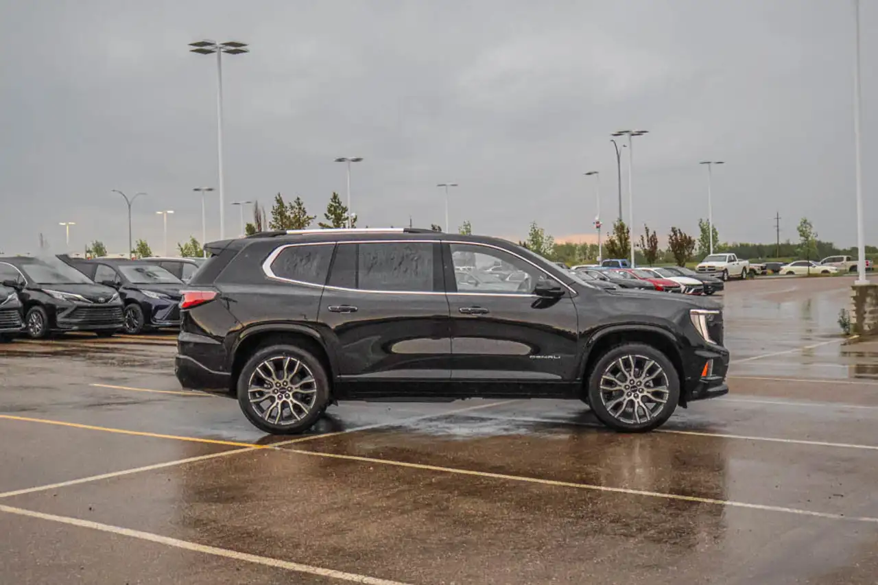 GMC Acadia снимка GMC Acadia