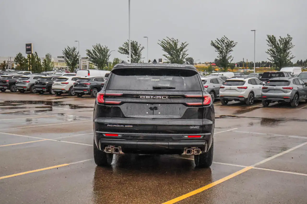GMC Acadia снимка GMC Acadia