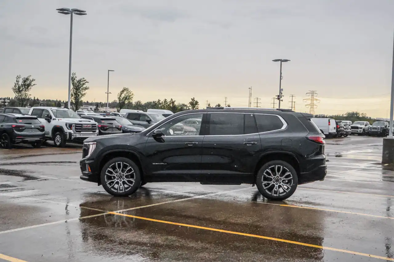 GMC Acadia снимка GMC Acadia