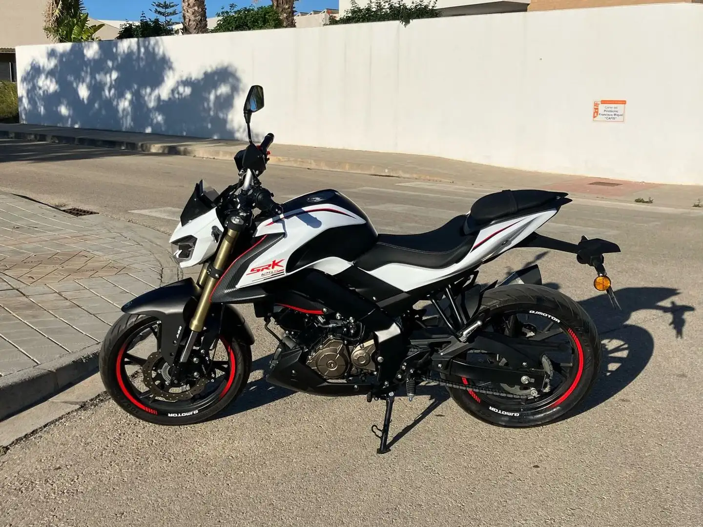 QJ Motor SRK 125 S Белый - 2